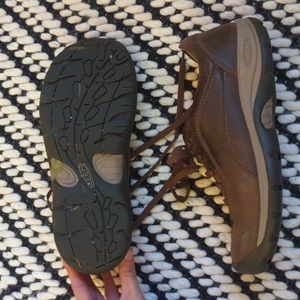 Keen brown shoes
